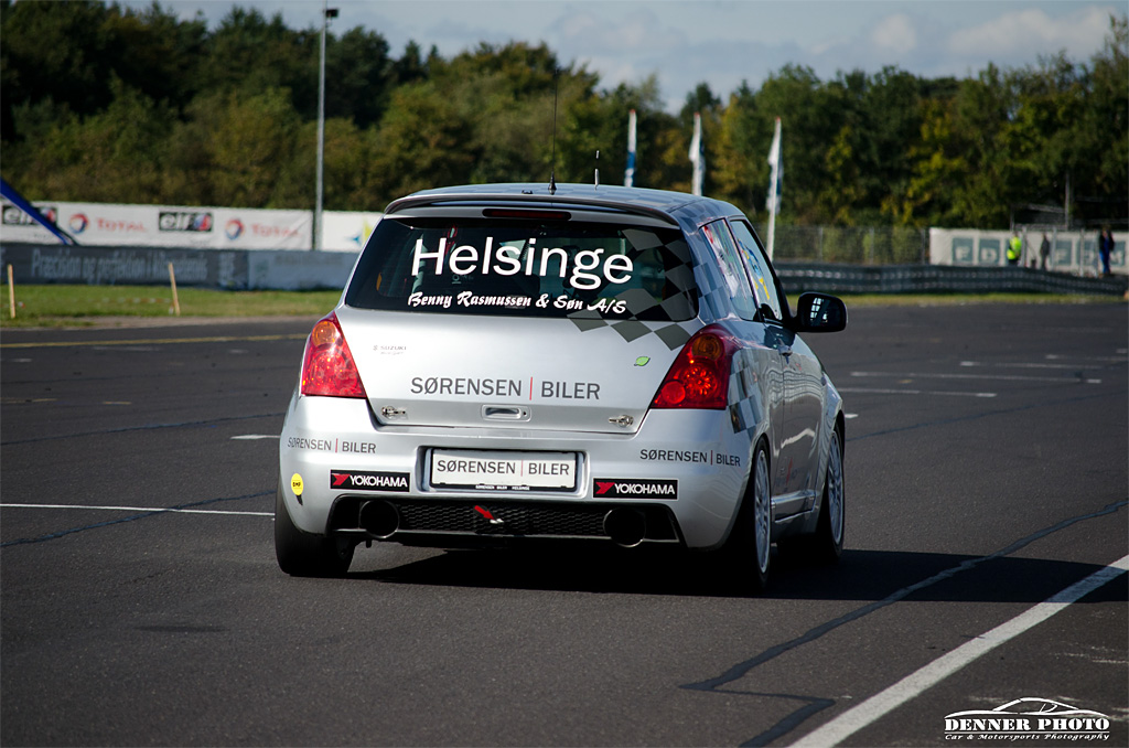 Henrik Sørensen havde også håbet på at vise denne side af bilen til Michael Scharstein i løbene – men Sørensen fører dog stadig i Oldboysmesterskabet.
(Foto: Denner Photo)